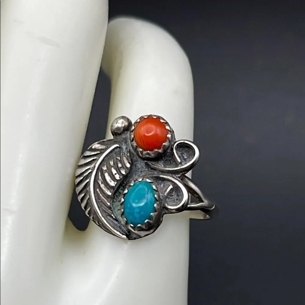 Native American Coral, Turquoise and Sterling Silver split shank ring size 5.5 - Picture 2 of 9